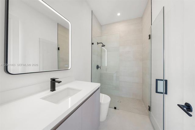 1220 S Alhambra Cir, Coral Gables, FL 33146