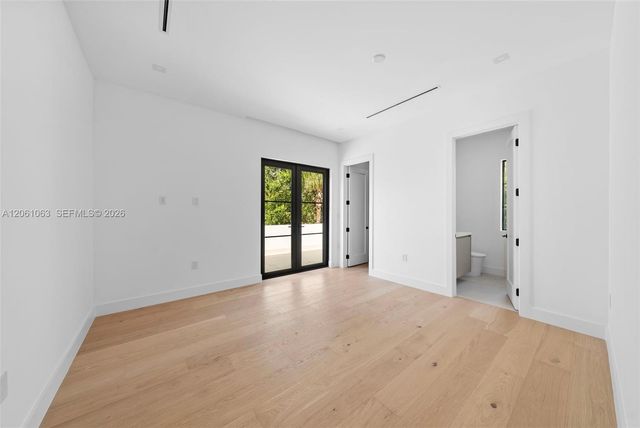 1220 S Alhambra Cir, Coral Gables, FL 33146