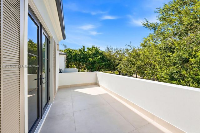 1220 S Alhambra Cir, Coral Gables, FL 33146