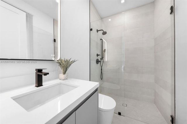 1220 S Alhambra Cir, Coral Gables, FL 33146