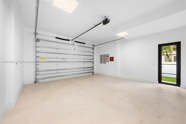 1220 S Alhambra Cir, Coral Gables, FL 33146