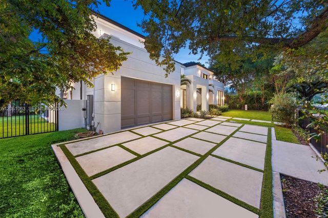 1220 S Alhambra Cir, Coral Gables, FL 33146