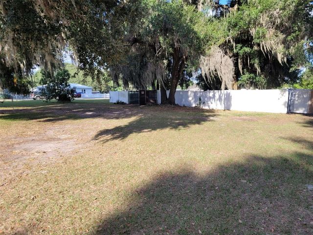 732 E BROADWAY STREET, Fort Meade, FL 33841