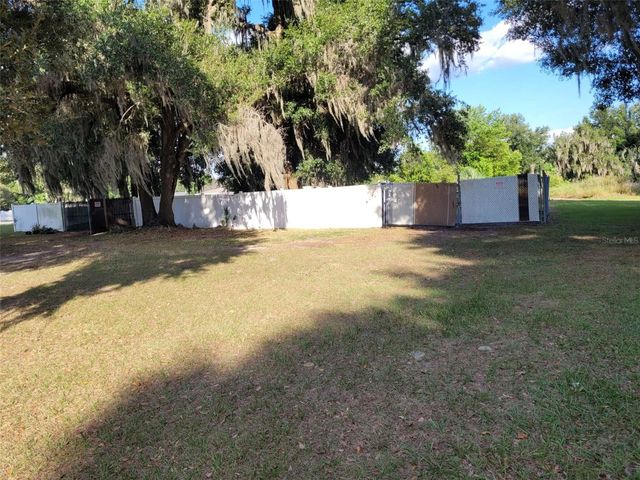 732 E BROADWAY STREET, Fort Meade, FL 33841