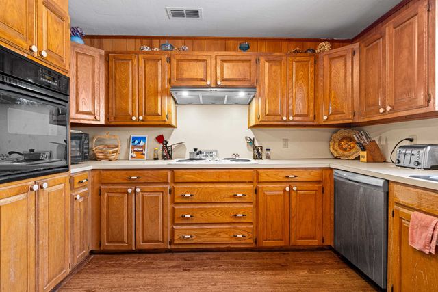 1604 W George Richey Road, Gladewater, TX 75647