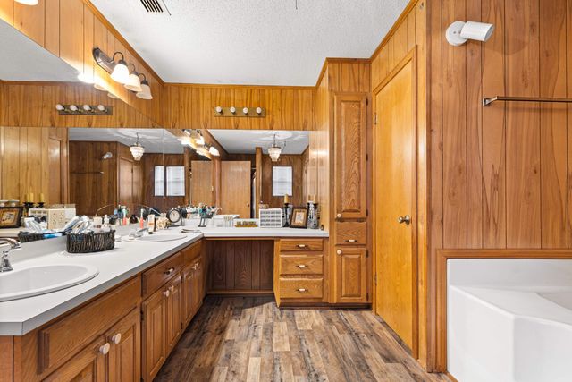 1604 W George Richey Road, Gladewater, TX 75647