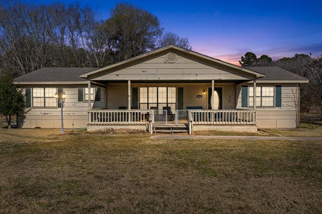 1604 W George Richey Road, Gladewater, TX 75647