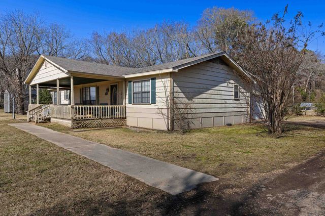 1604 W George Richey Road, Gladewater, TX 75647