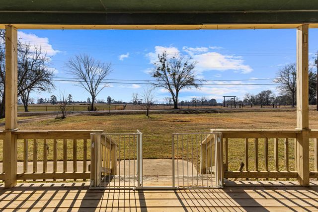 1604 W George Richey Road, Gladewater, TX 75647