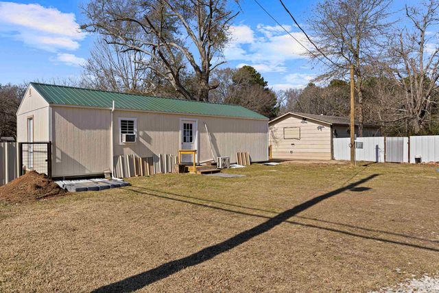 1604 W George Richey Road, Gladewater, TX 75647