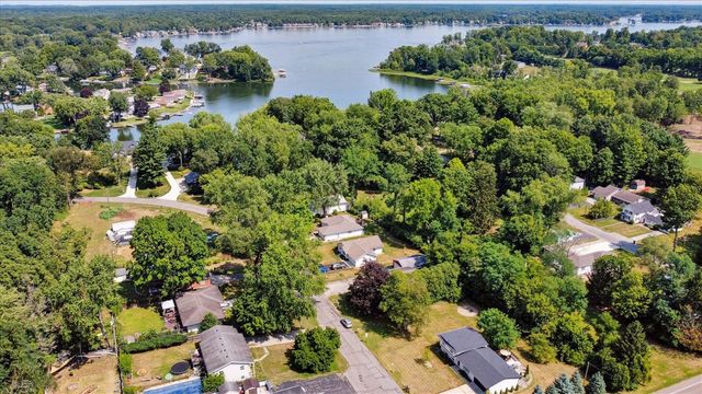 7039 Curtis Drive, Coloma, MI 49038