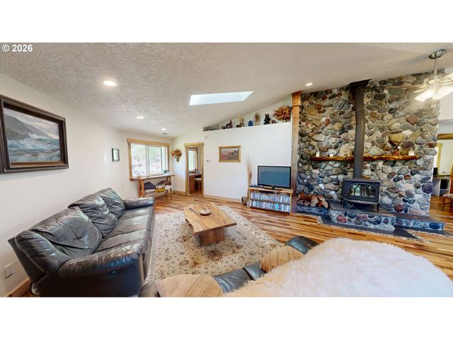 17638 LEWIS CREEK Rd, Brookings, OR 97415