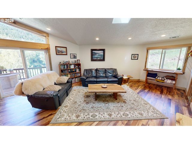 17638 LEWIS CREEK Rd, Brookings, OR 97415
