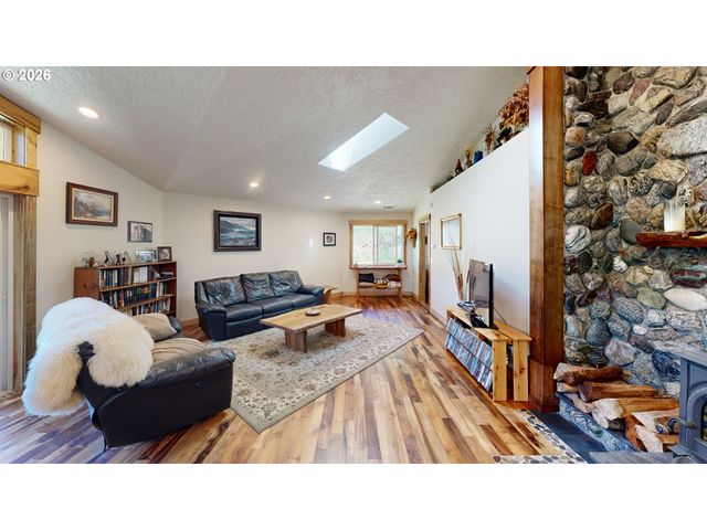 17638 LEWIS CREEK Rd, Brookings, OR 97415