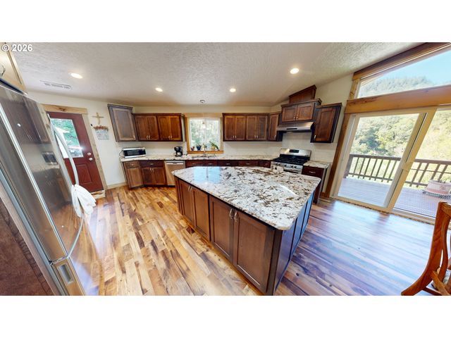 17638 LEWIS CREEK Rd, Brookings, OR 97415