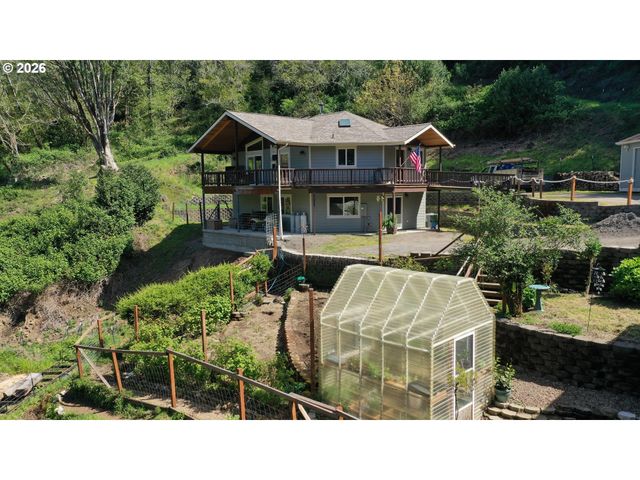 17638 LEWIS CREEK Rd, Brookings, OR 97415