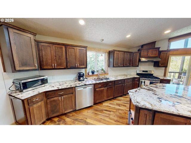 17638 LEWIS CREEK Rd, Brookings, OR 97415