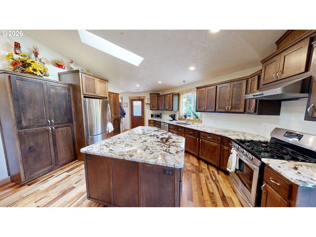 17638 LEWIS CREEK Rd, Brookings, OR 97415