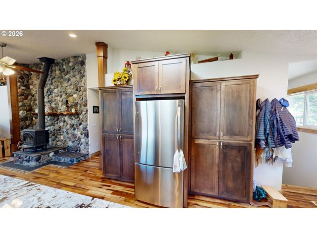 17638 LEWIS CREEK Rd, Brookings, OR 97415