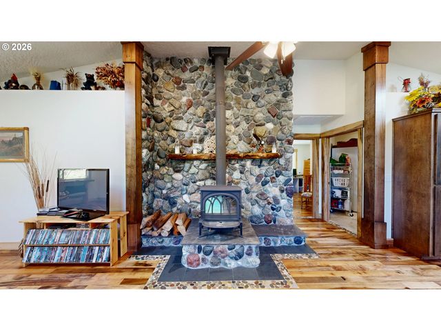 17638 LEWIS CREEK Rd, Brookings, OR 97415