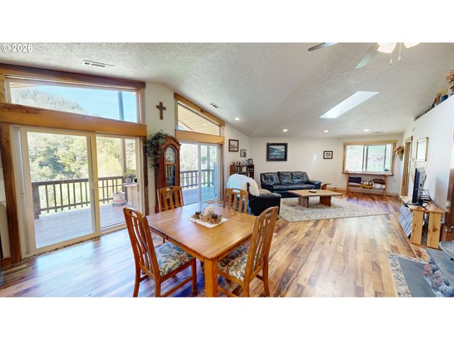 17638 LEWIS CREEK Rd, Brookings, OR 97415