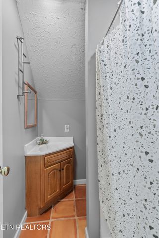 747 E Dumplin Valley Rd, Jefferson City, TN 37760