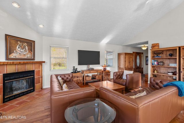 747 E Dumplin Valley Rd, Jefferson City, TN 37760