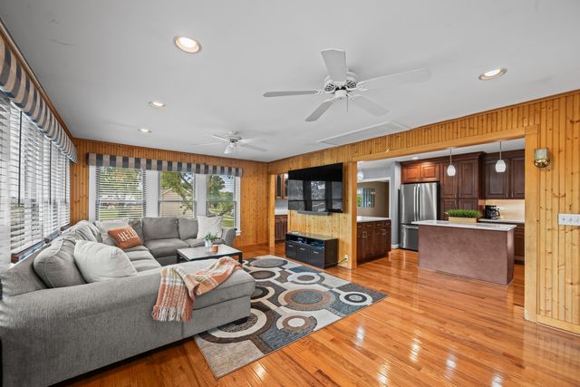 3590 Winston Drive, Hoffman Estates, IL 60192