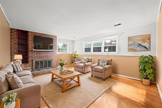 3590 Winston Drive, Hoffman Estates, IL 60192