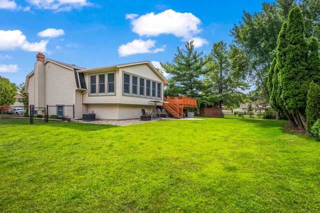 3590 Winston Drive, Hoffman Estates, IL 60192