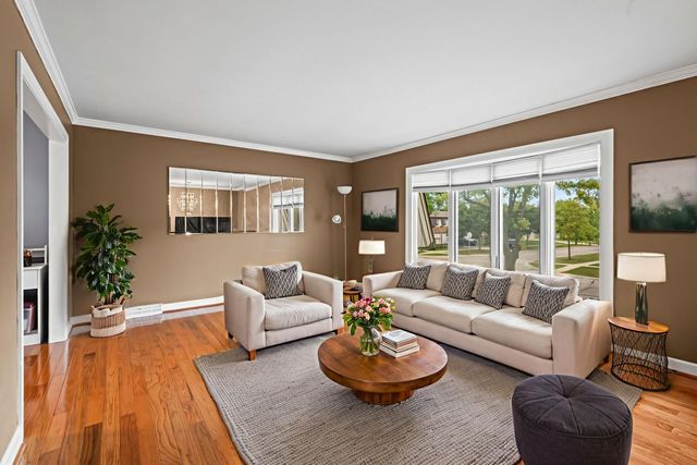 3590 Winston Drive, Hoffman Estates, IL 60192