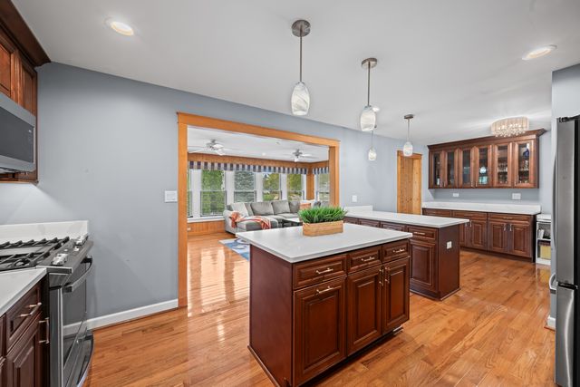 3590 Winston Drive, Hoffman Estates, IL 60192