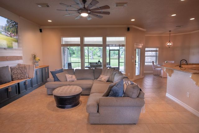 544 Wagon Wheel Trail, Angleton, TX 77515