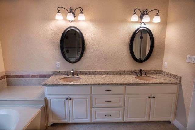 544 Wagon Wheel Trail, Angleton, TX 77515