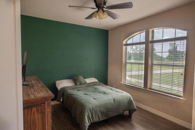 544 Wagon Wheel Trail, Angleton, TX 77515