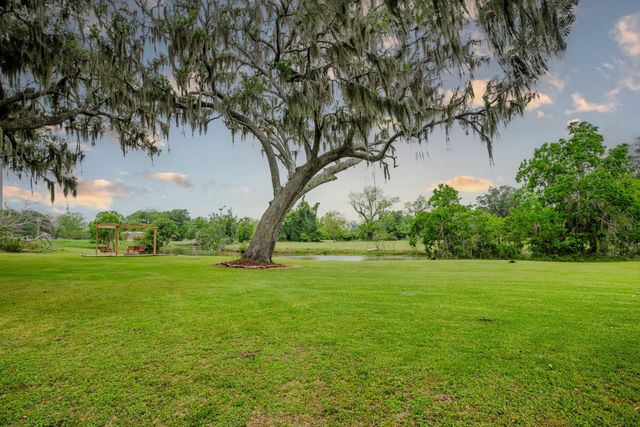 544 Wagon Wheel Trail, Angleton, TX 77515