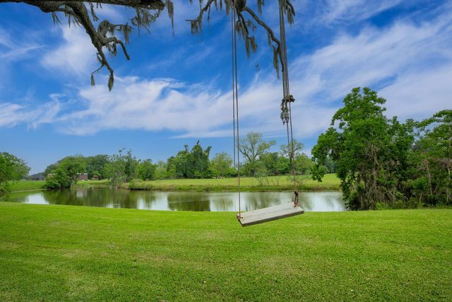 544 Wagon Wheel Trail, Angleton, TX 77515