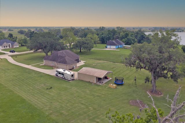 544 Wagon Wheel Trail, Angleton, TX 77515