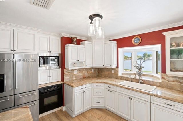 4800 NE 13th Ter, Oakland Park, FL 33334