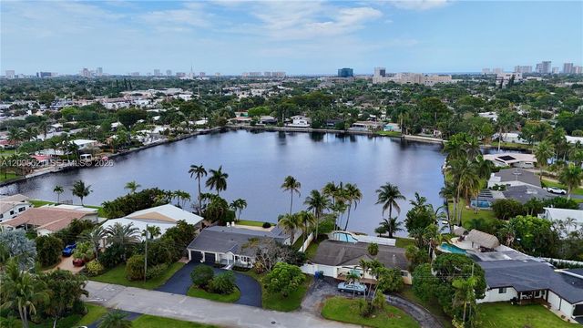 4800 NE 13th Ter, Oakland Park, FL 33334