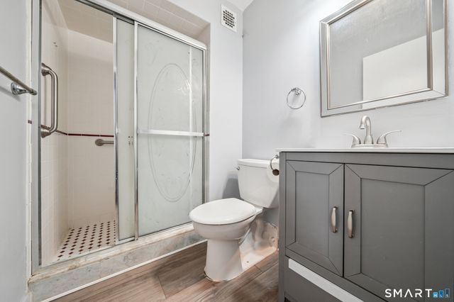 143 Hoyt Street APT 2H, Stamford, CT 06905