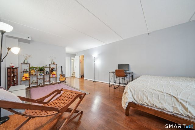 143 Hoyt Street APT 2H, Stamford, CT 06905