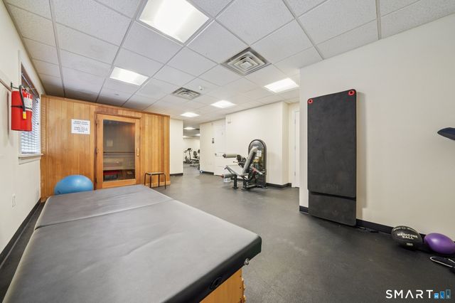 143 Hoyt Street APT 2H, Stamford, CT 06905