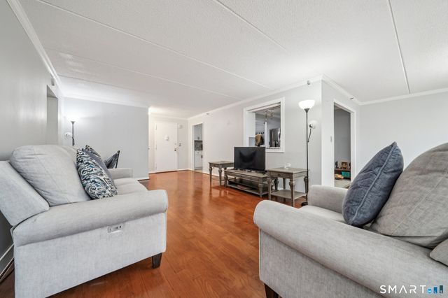 143 Hoyt Street APT 2H, Stamford, CT 06905