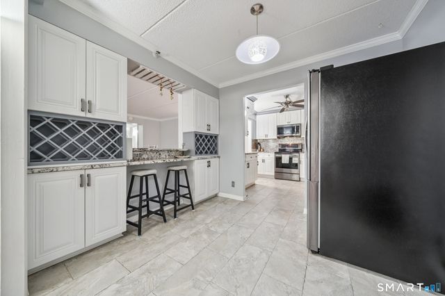 143 Hoyt Street APT 2H, Stamford, CT 06905