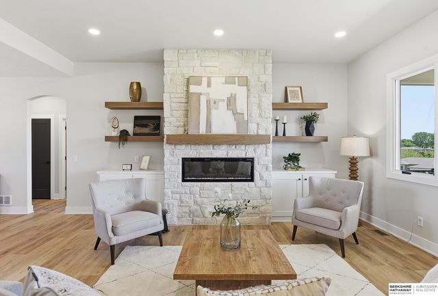 7651 N 167th Street, Bennington, NE 68007