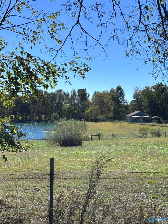 512 New Harmony Road, Arab, AL 35016