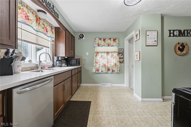 369 E 46th Street, Lorain, OH 44052