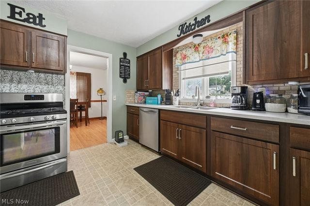 369 E 46th Street, Lorain, OH 44052