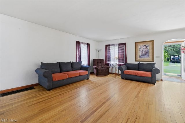 369 E 46th Street, Lorain, OH 44052